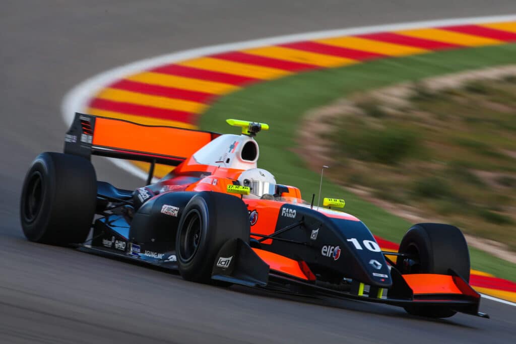 Motorland-autosport-world series renault